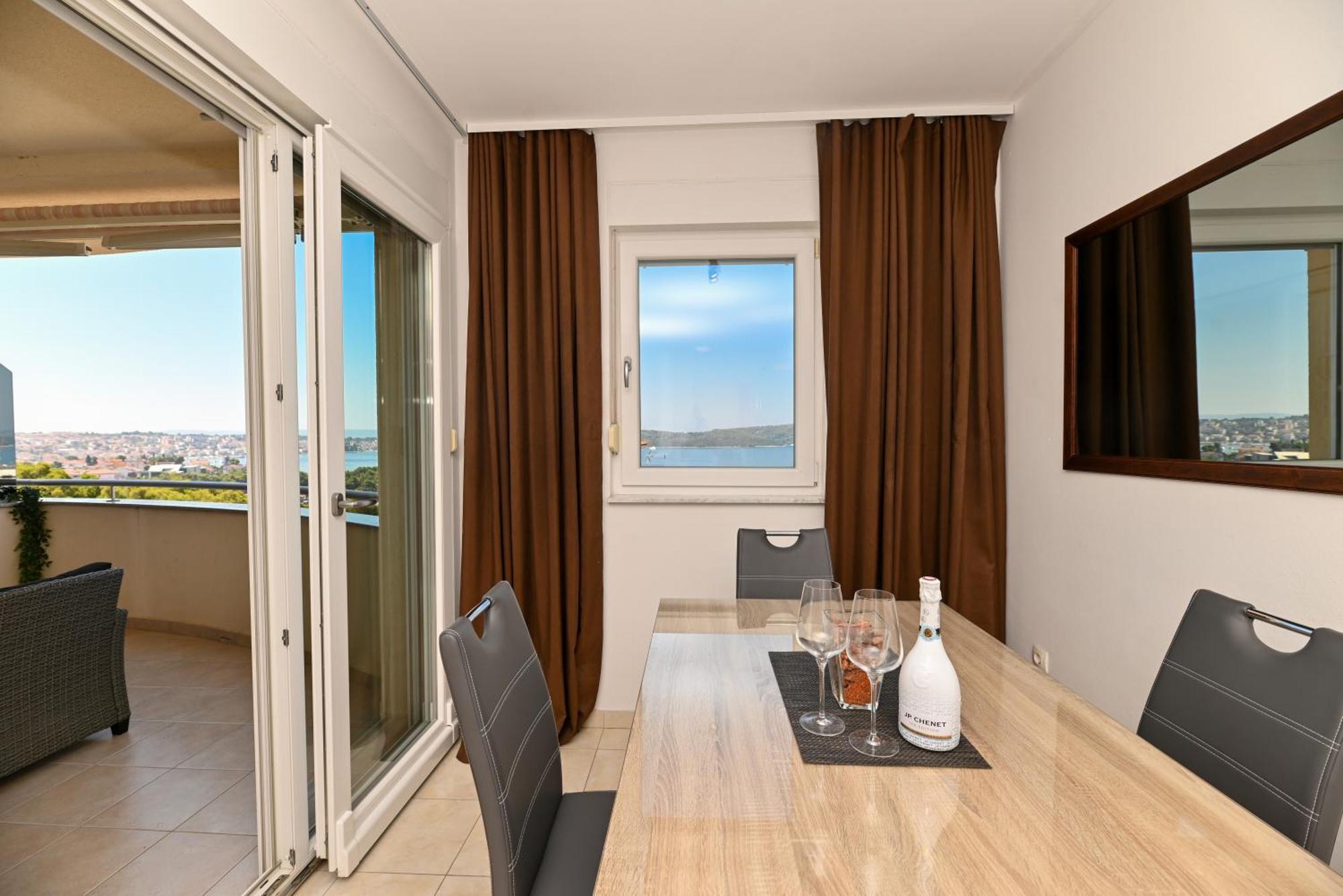 Sunny Place With Sea View Trogir Exteriör bild