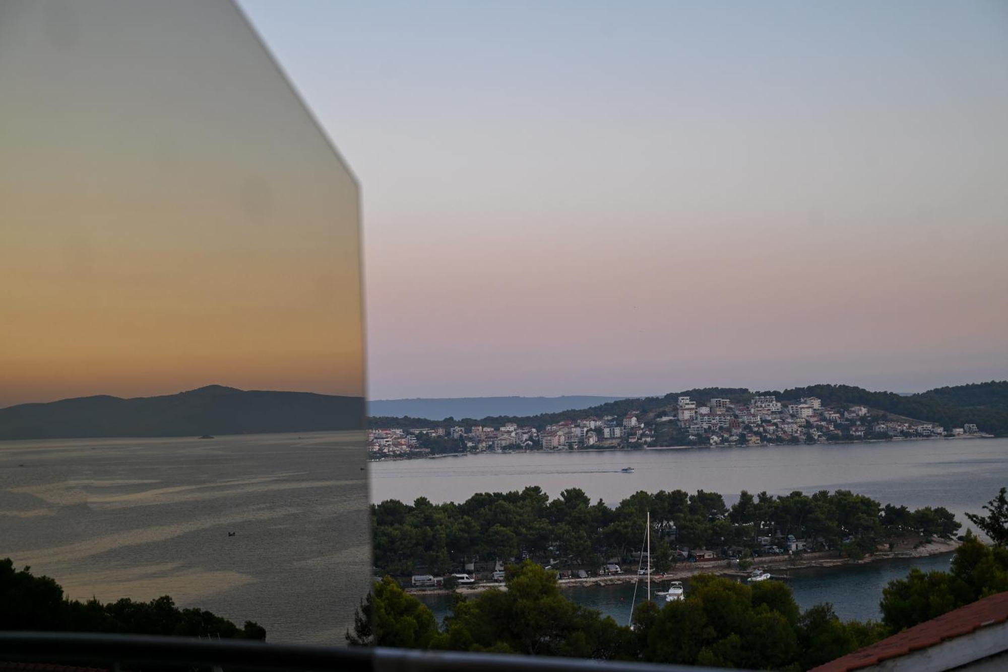 Sunny Place With Sea View Trogir Exteriör bild