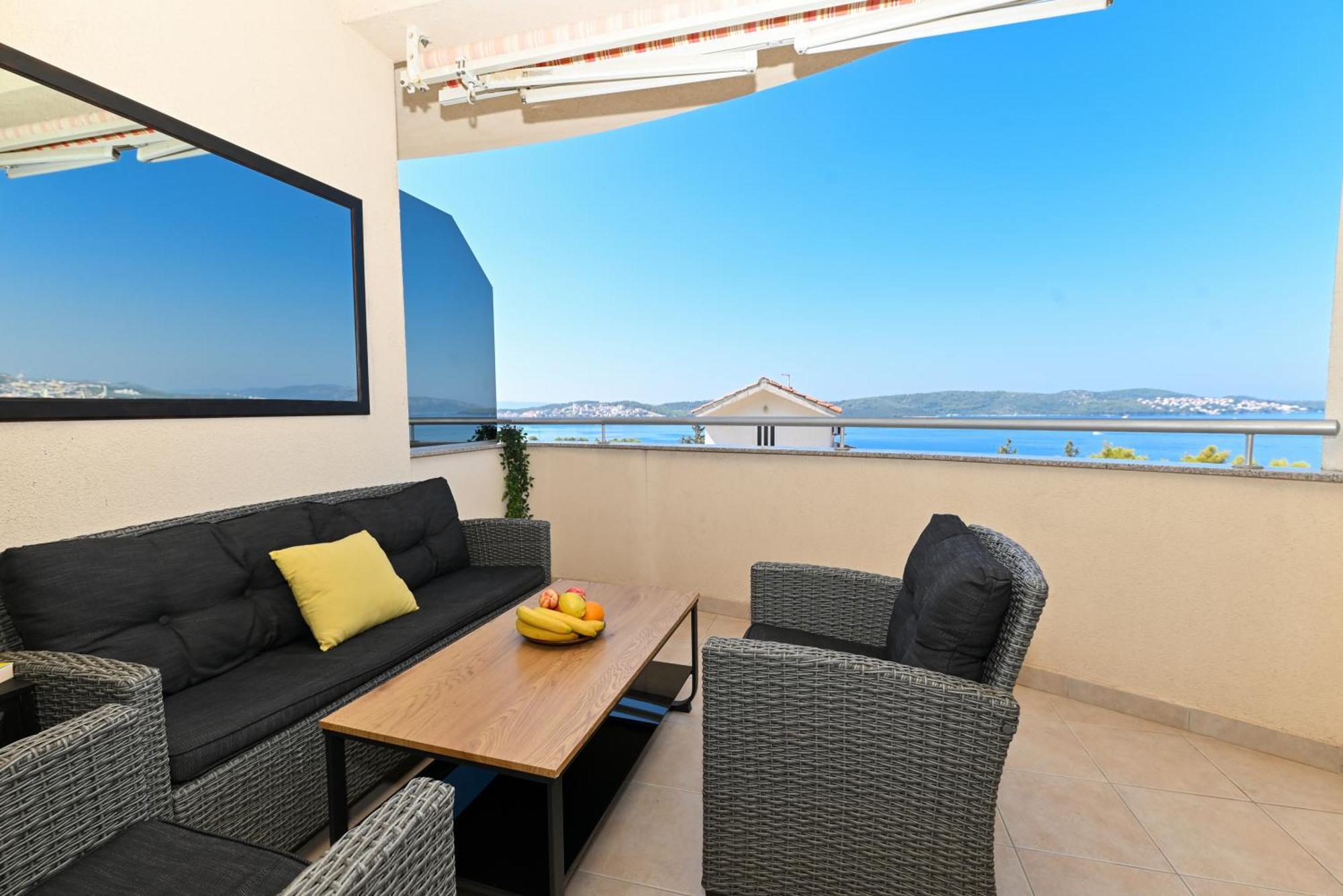 Sunny Place With Sea View Trogir Exteriör bild