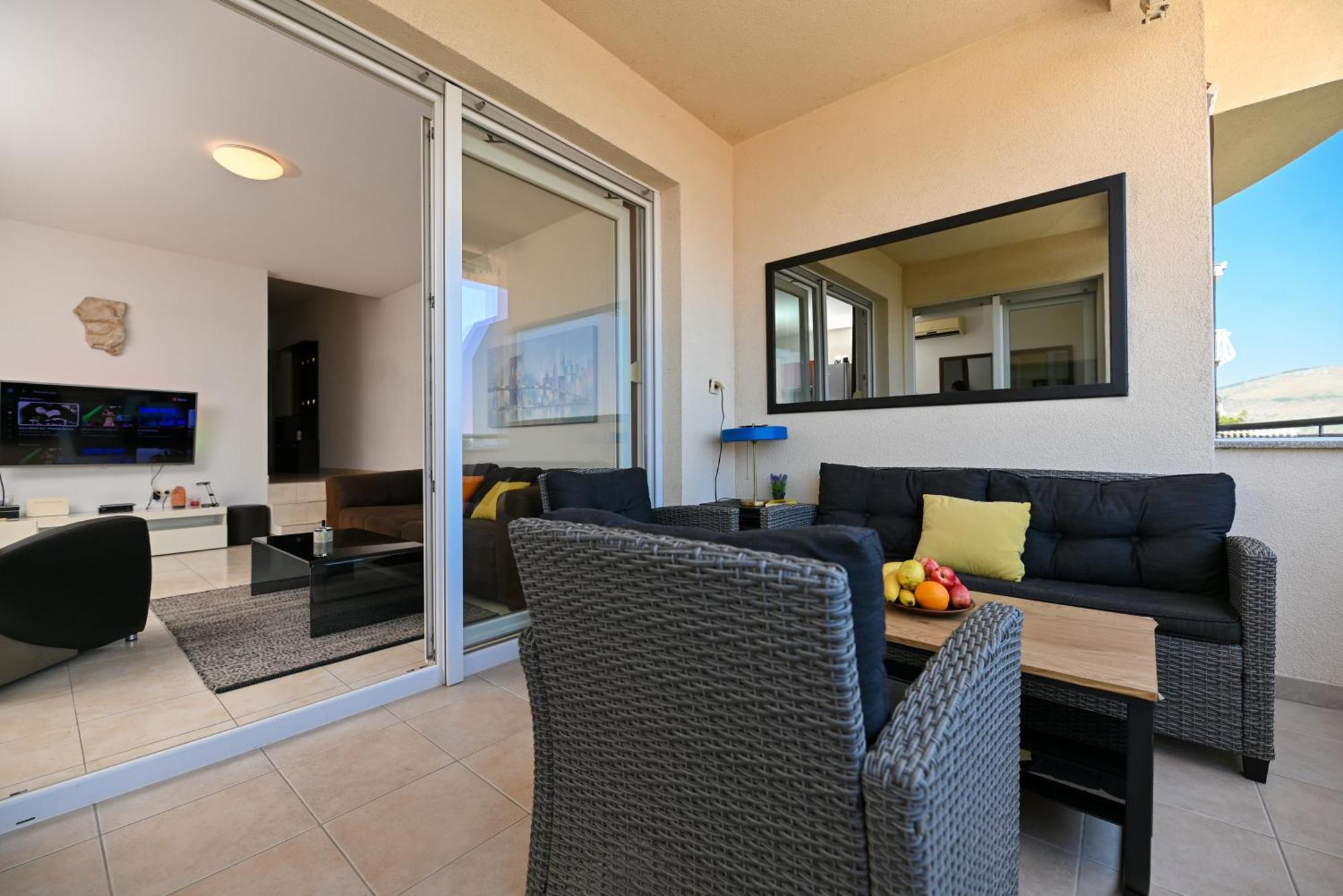 Sunny Place With Sea View Trogir Exteriör bild