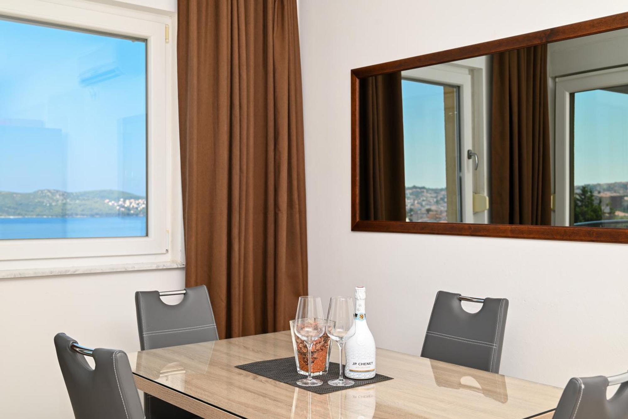 Sunny Place With Sea View Trogir Exteriör bild